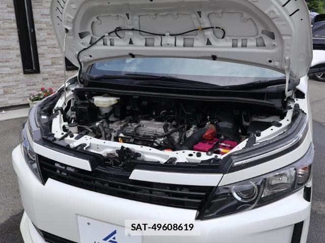 Toyota VOXY 2015-10 7822985-4