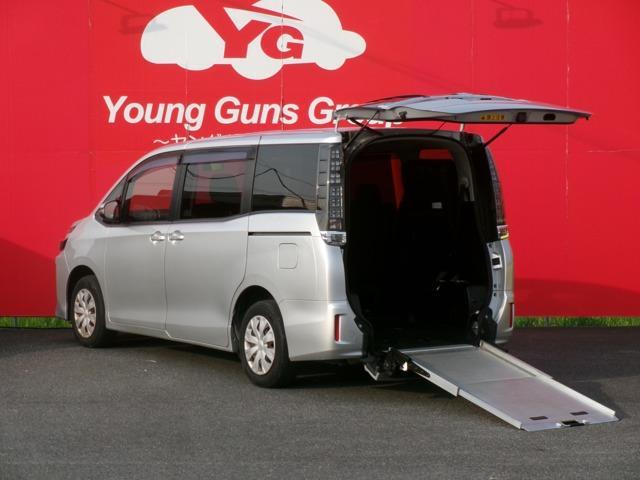 Toyota VOXY 2017-03 7823300-0