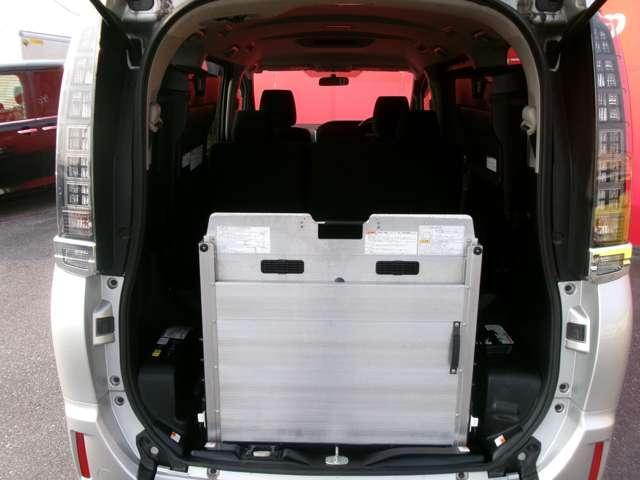 Toyota VOXY 2017-03 7823300-8