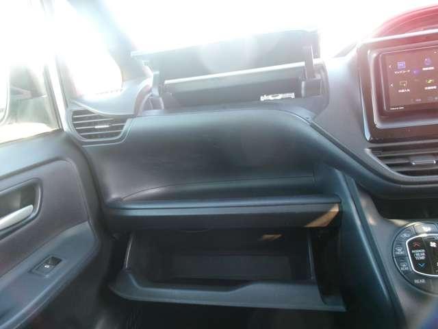 Toyota VOXY 2014-05 7823306-14