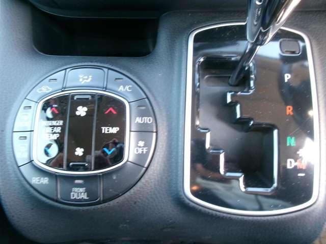 Toyota VOXY 2014-05 7823306-15