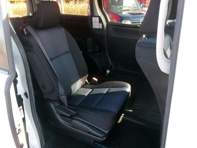 Toyota VOXY 2014-05 7823306-18