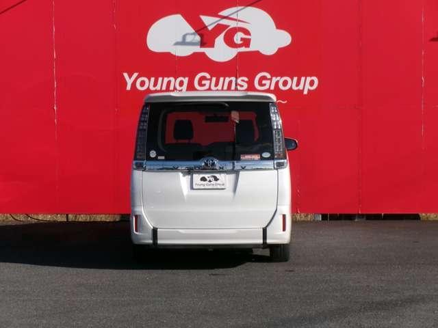 Toyota VOXY 2014-05 7823306-4