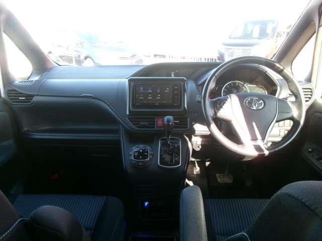 Toyota VOXY 2014-05 7823306-9