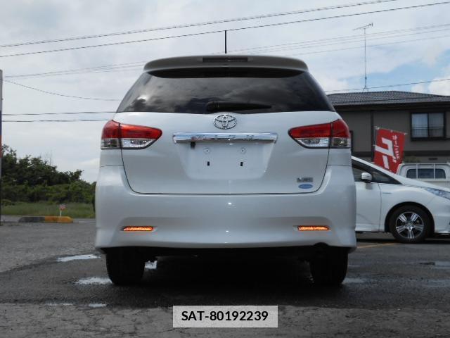 Toyota WISH 2009-04 7820397-11