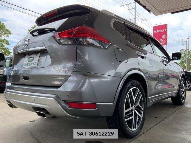 Nissan X-TRAIL 2017-09 7818841-7