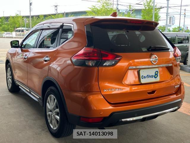 Nissan X-TRAIL 2017-06 7820073-1