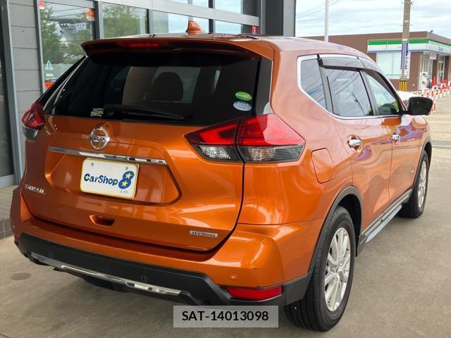 Nissan X-TRAIL 2017-06 7820073-5