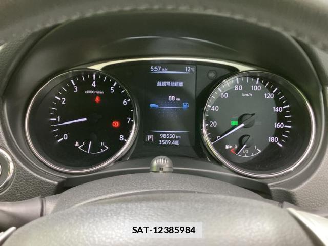 Nissan X-TRAIL 2015-04 7821467-12