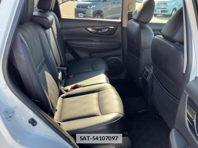 Nissan X-TRAIL 2018-03 7821964-5