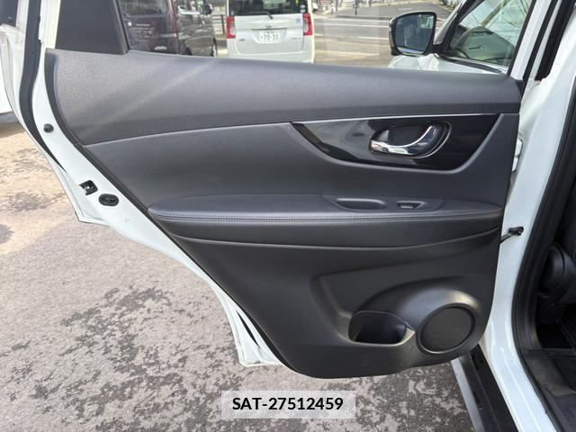 Nissan X-TRAIL 2018-03 7822716-19
