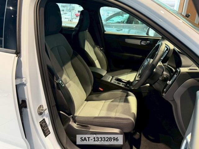 Volvo XC40 2025-03 7812252-7