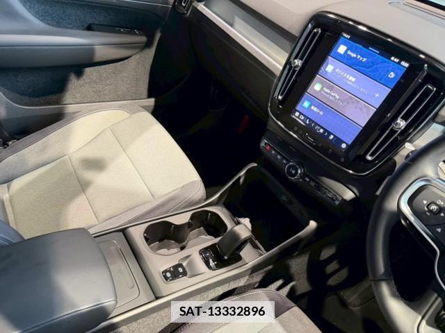 Volvo XC40 2025-03 7812252-9