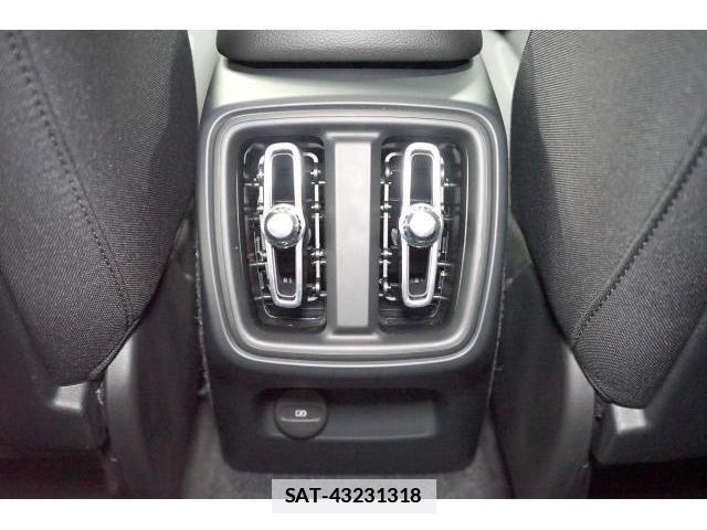 Volvo XC40 2021-12 7813706-16