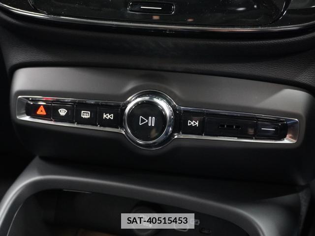 Volvo XC40 2023-07 7813709-9
