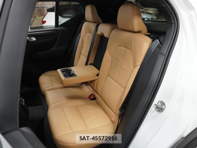 Volvo XC40 2022-02 7813713-14