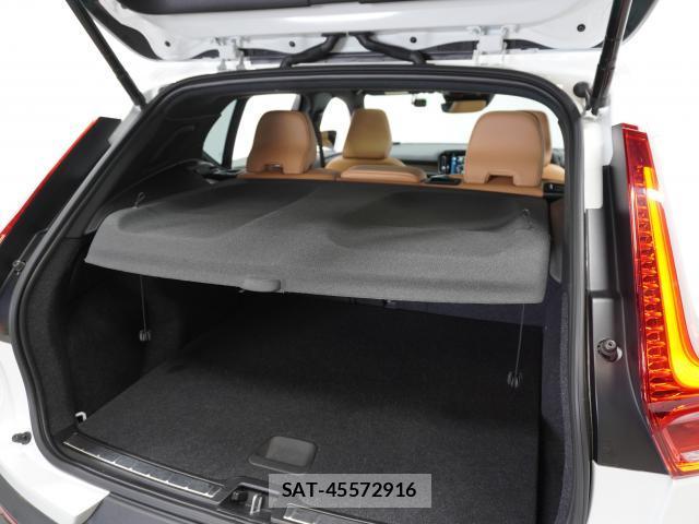 Volvo XC40 2022-02 7813713-15