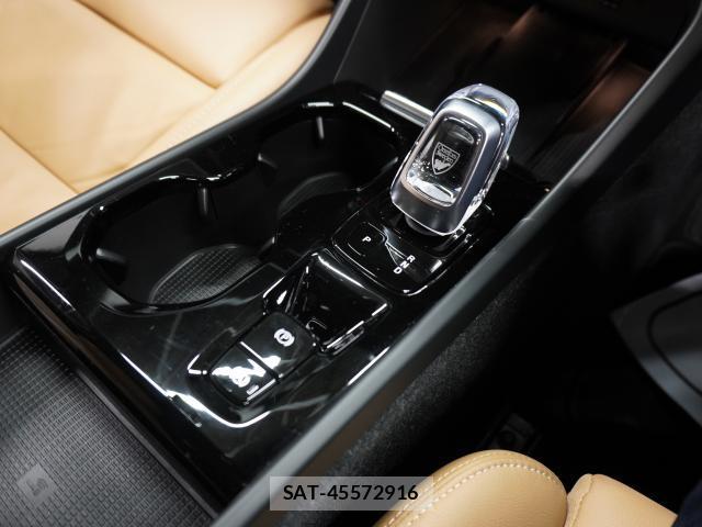 Volvo XC40 2022-02 7813713-9
