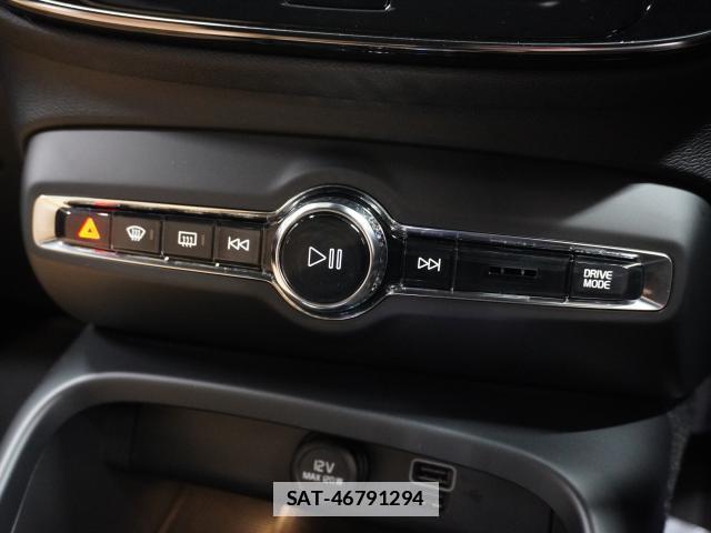 Volvo XC40 2019-08 7813714-6