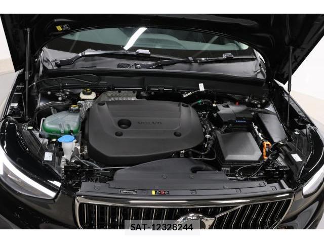 Volvo XC40 2026-03 7813717-18