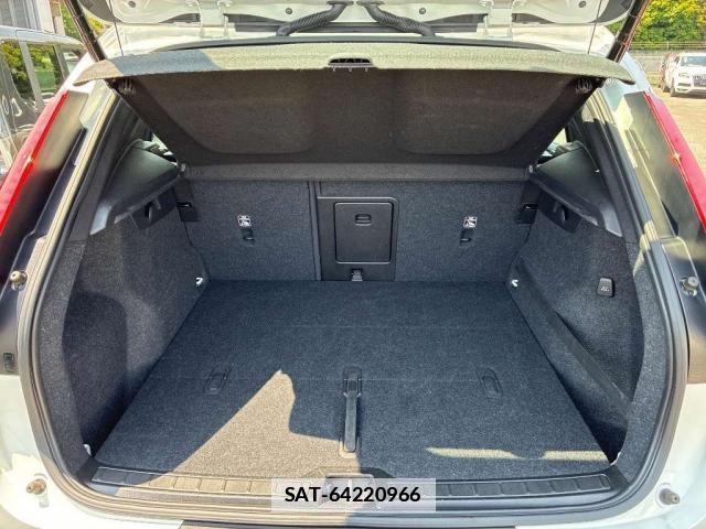 Volvo XC40 2021-05 7814951-7