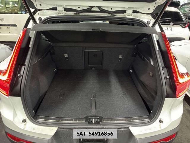 Volvo XC40 2021-05 7816606-9