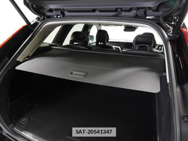 Volvo XC60 2018-05 7813701-14