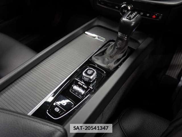 Volvo XC60 2018-05 7813701-8
