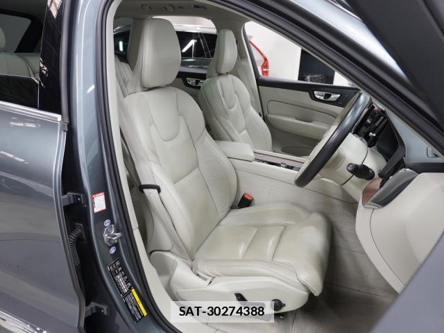 Volvo XC60 2018-09 7813715-12