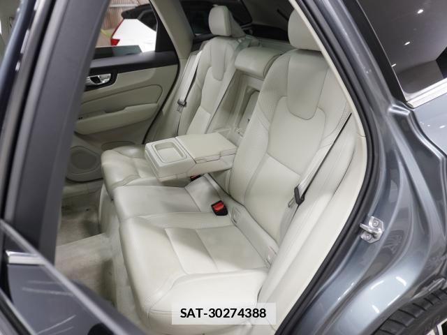 Volvo XC60 2018-09 7813715-14