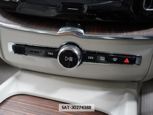 Volvo XC60 2018-09 7813715-8