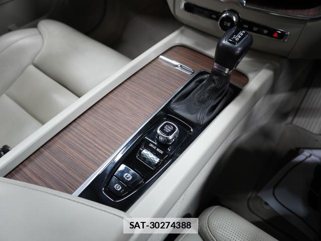 Volvo XC60 2018-09 7813715-9