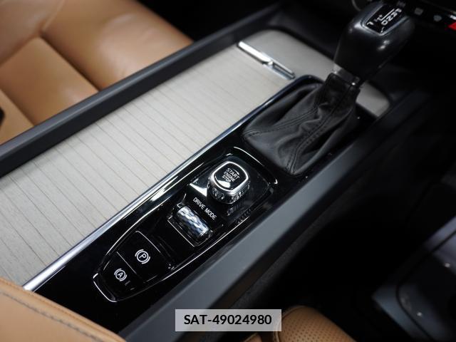 Volvo XC60 2017-11 7813733-8