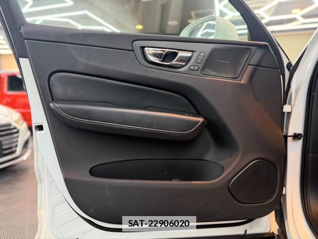 Volvo XC60 2018-08 7816876-10