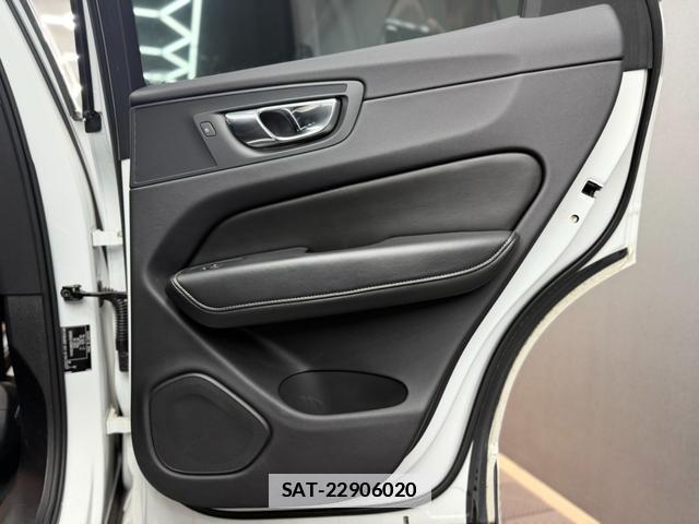 Volvo XC60 2018-08 7816876-2