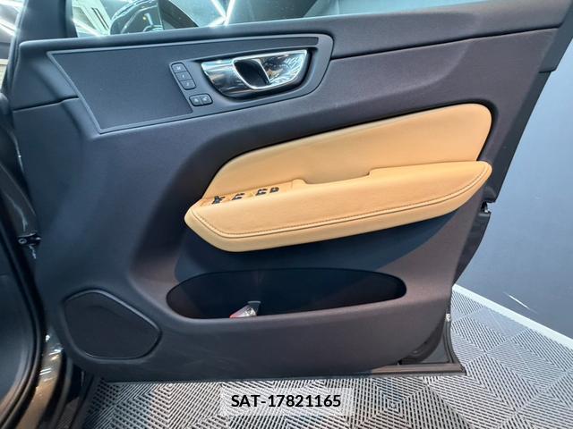 Volvo XC60 2017-12 7816888-14