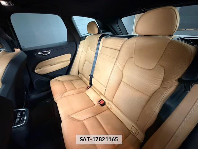 Volvo XC60 2017-12 7816888-15