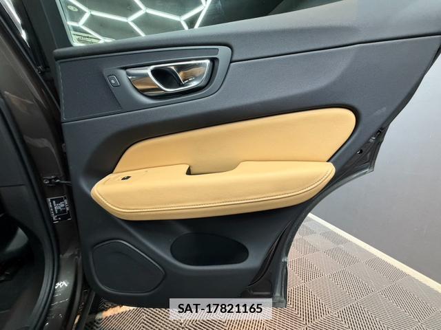 Volvo XC60 2017-12 7816888-16