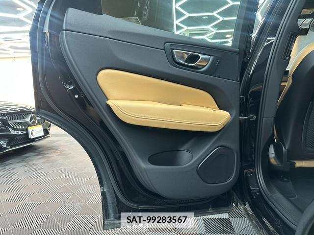 Volvo XC60 2017-12 7816918-14
