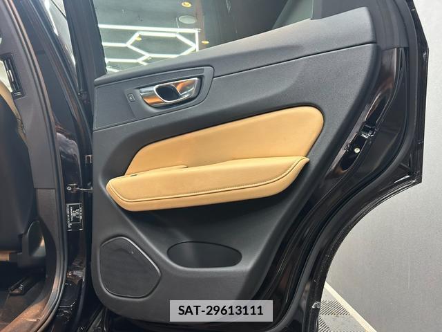 Volvo XC60 2021-02 7816922-3