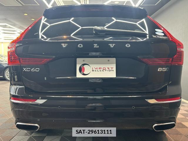 Volvo XC60 2021-02 7816922-9
