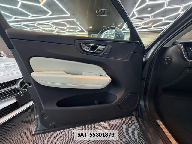 Volvo XC60 2018-03 7816924-14