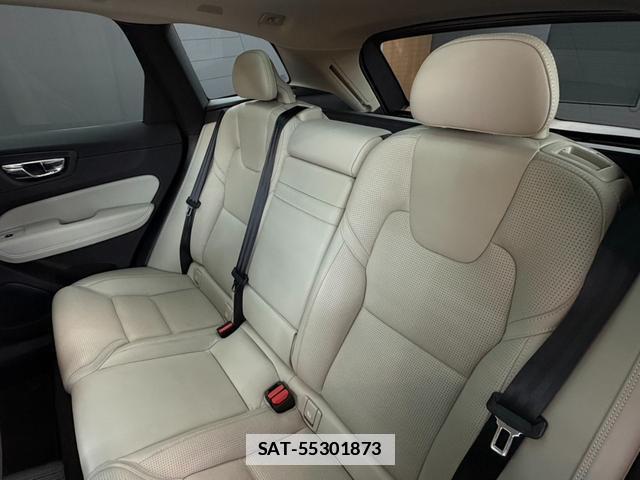 Volvo XC60 2018-03 7816924-4