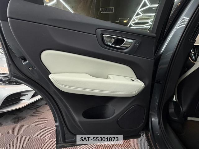 Volvo XC60 2018-03 7816924-6