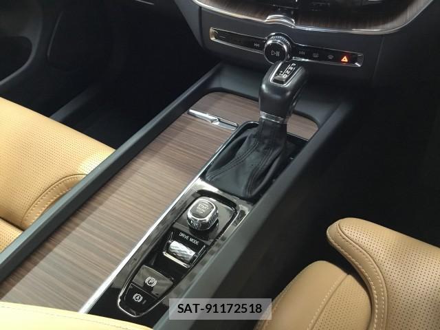 Volvo XC60 2019-06 7817843-14