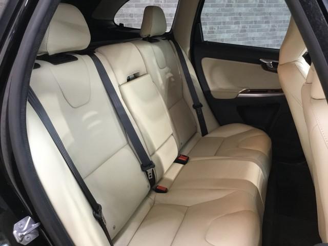 Volvo XC60 2017-05 7817851-10