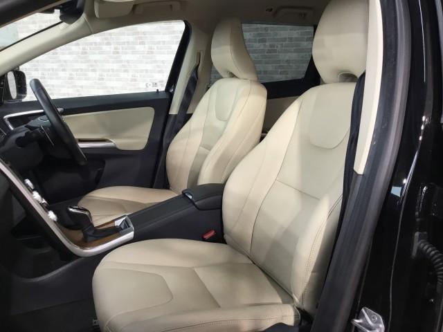 Volvo XC60 2017-05 7817851-11