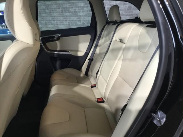 Volvo XC60 2017-05 7817851-12
