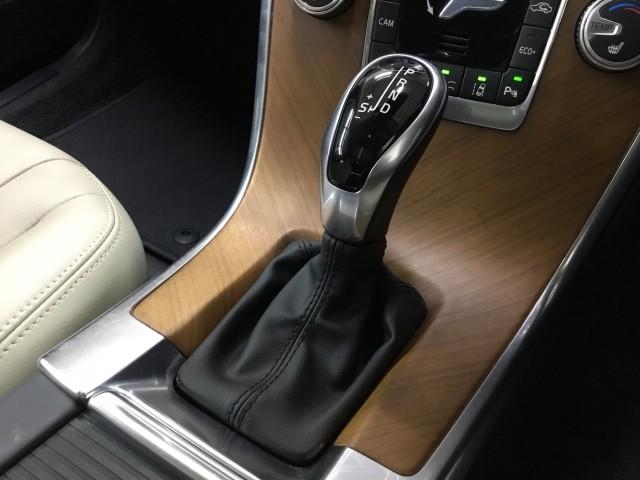 Volvo XC60 2017-05 7817851-15