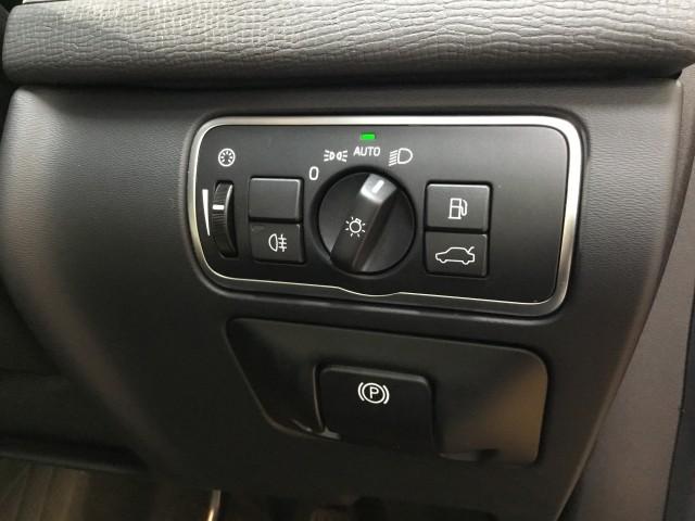 Volvo XC60 2017-05 7817851-17